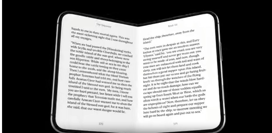 iPhone Duoを本のように中央で少し折り、左右に読書ページを表示した様子
